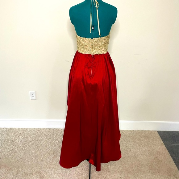 B. Smart High-Low Sleeveless Evening Gown - Picture 3 of 7